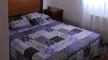 3 chambres, fer et planche Ă repasser, lit parapluie, draps fournis