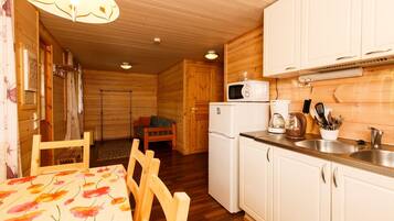 Cottage, 1 kamar tidur (№19) | Dapur pribadi | Lemari es, microwave, dan mesin pembuat kopi/teh