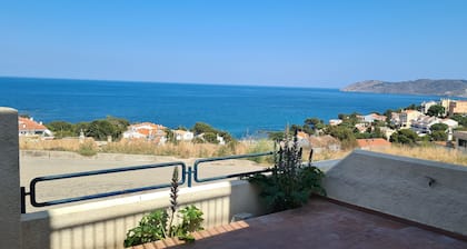 APPARTEMENT Ă LLANĂA TRĂS PROCHE DE LA PLAGE
