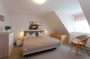 2 Schlafzimmer, Reisekinderbett, WLAN, Bettwäsche