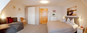 2 bedrooms, travel cot, WiFi, bed sheets