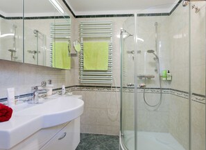 Douche, sèche-cheveux