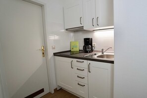 Réfrigérateur, chaise haute