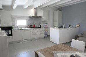 Frigorífic, forn, placa de cuina i rentaplats 