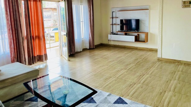 Living area - Grand appartement de 3 chambres panoramique (Yaounde)