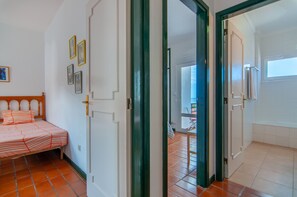 2 عدّة غرف نوم ومكواة/لوح كي وواي فاي مجانًا وملاءات أسرّة