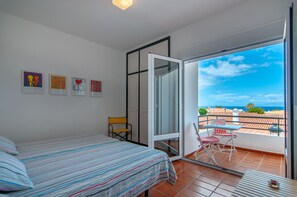 2 slaapkamers, een strijkplank/strijkijzer, gratis wifi, beddengoed