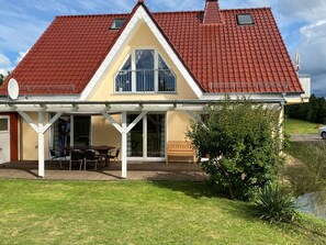 Unclassified image, 2 of 16, button