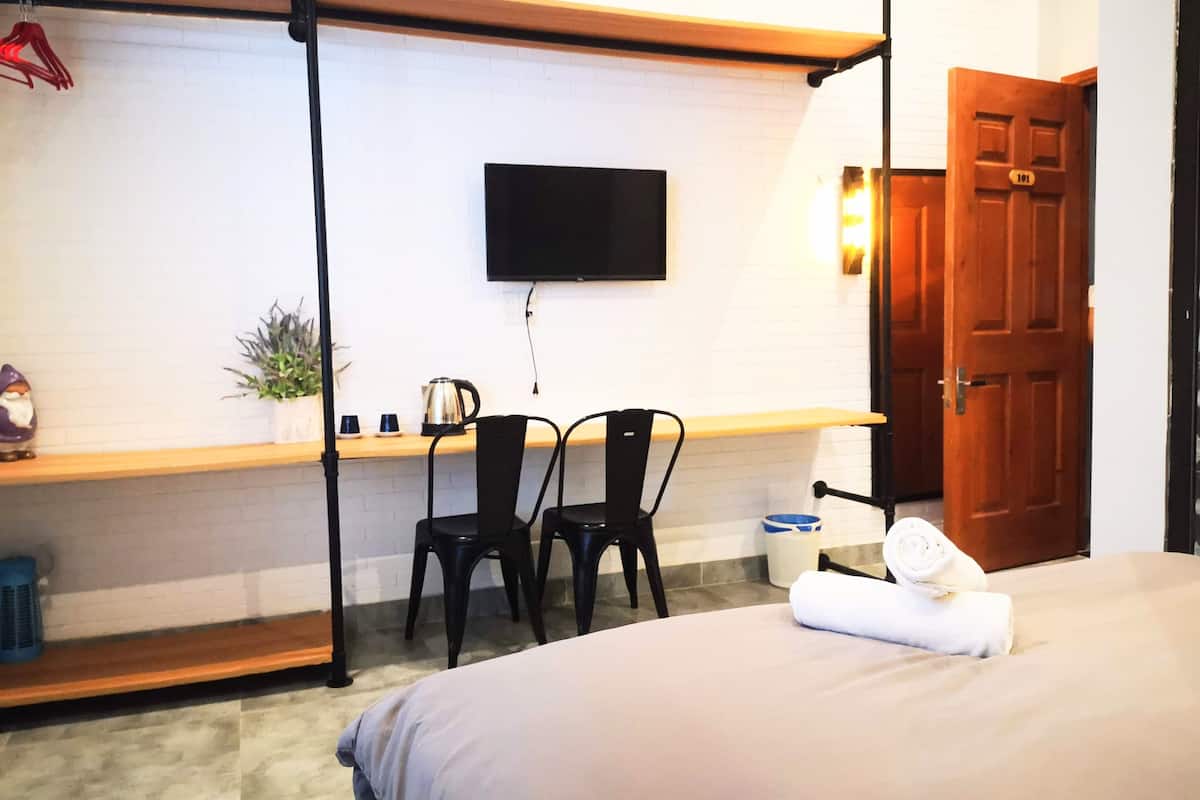 Habitación doble Deluxe | Escritorio, espacio para trabajar con laptop y wifi gratis