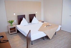 1 室のベッドルーム、デスク、旅行用ベビーベッド、WiFi