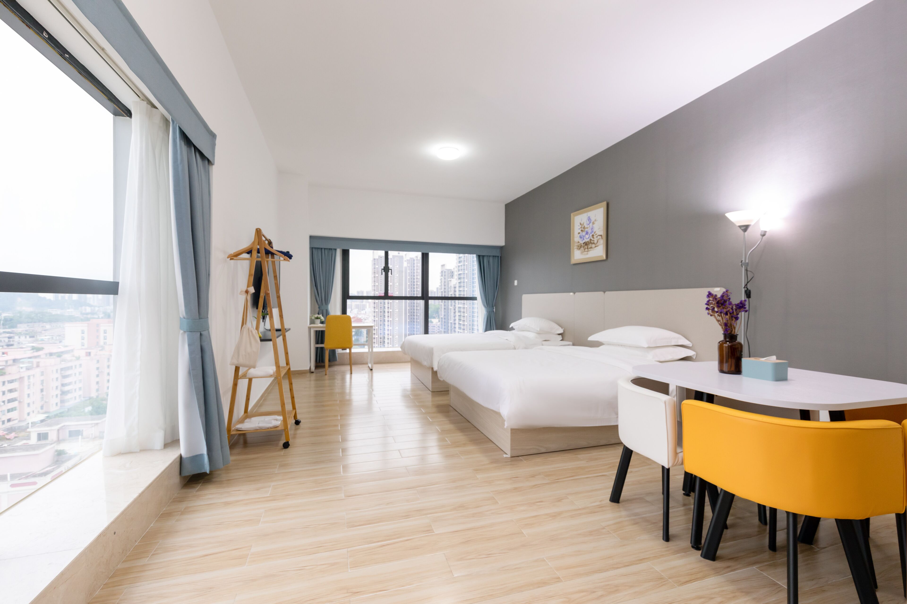 書桌、遮光窗簾/窗簾、熨斗/熨衫板、免費 Wi-Fi