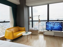 办公桌、遮光窗帘、熨斗/熨板、免费 WiFi