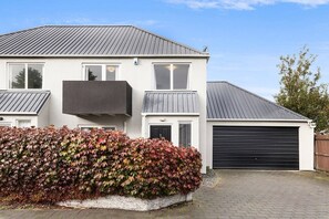 Front of property - Awesome Central Christchurch Townhouse (Christchurch)