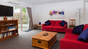 House, 3 Bedrooms | Living area