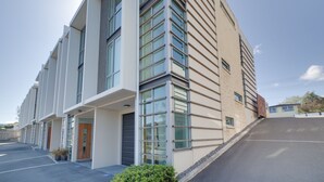 Unclassified image, 4 of 15, button - Central Taupo 3 bed Apartment (Taupo)