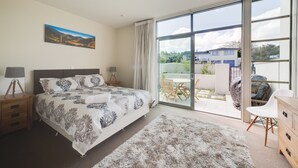 Unclassified image, 3 of 15, button - Central Taupo 3 bed Apartment (Taupo)