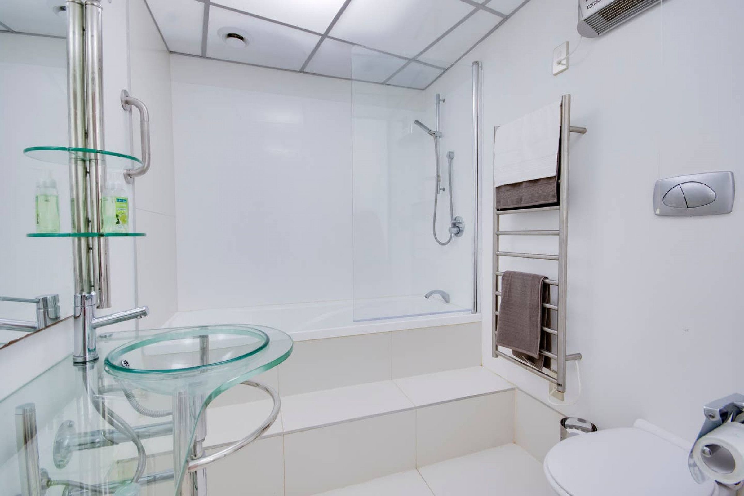 Apartment, 2 Bedrooms | Bathroom | Combined shower/tub, deep soaking tub, free toiletries, hair dryer