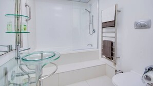 Apartment, 2 Schlafzimmer | Badezimmer
