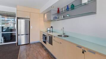 Apartemen, 2 kamar tidur | Dapur pribadi | Lemari es besar, microwave, oven, dan kompor