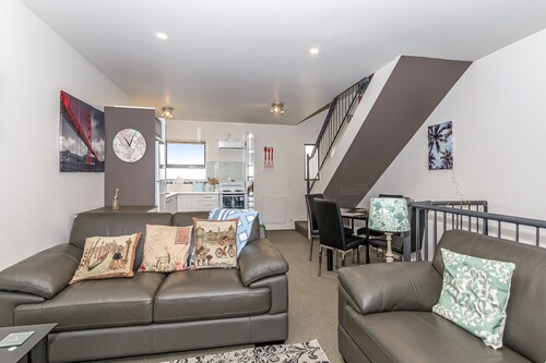 Awesome Christchurch Apartment