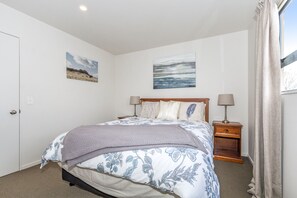 Apartment, 2 Bedrooms | 2 bedrooms, iron/ironing board, free WiFi, bed sheets - Awesome Christchurch Apartment (Christchurch)