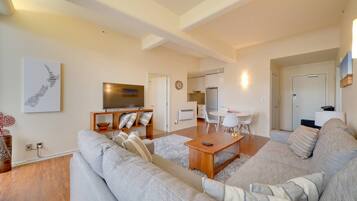 Apartemen, 2 kamar tidur | Area keluarga | TV LED