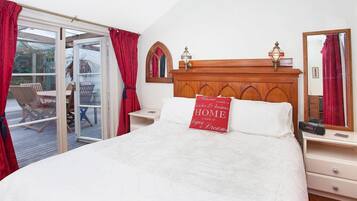 House, 2 Bedrooms | 2 bedrooms, desk, iron/ironing board, free WiFi