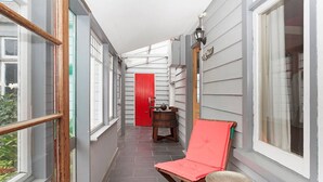 Unclassified image, 5 of 16, button - Central Christchurch Cottage (Christchurch)