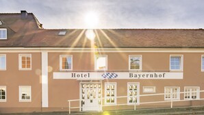 Front of property - Hotel Bayernhof (Greding)