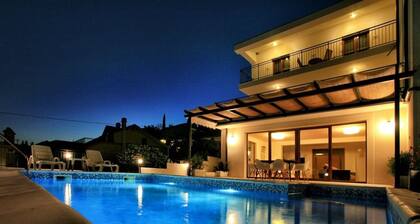 Villa 22, wunderschöne Villa mit herrlichem Blick auf die Bucht von Boka