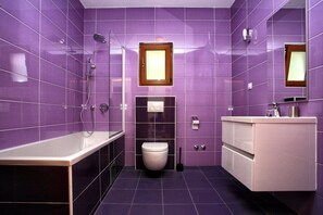 Hårføner, håndklær og toalettpapir