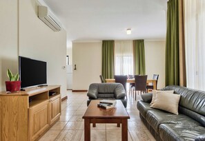 This holiday home can accommodate up to 6 guests and has everything you need for a comfortable stay.