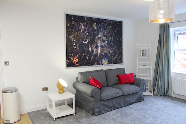 Smart TV, Netflix, books, streaming services