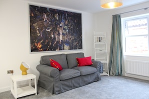 Smart TV, Netflix, books, streaming services