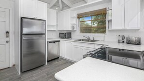 House, 3 Bedrooms | Private kitchen - Palmetto Palms (George Town)