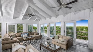 House, 3 Bedrooms | Terrace/patio