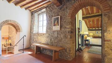 5 camere, una scrivania, ferro/asse da stiro, culla da viaggio