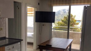 Comfort appartement, 1 slaapkamer | Dineren op de kamer