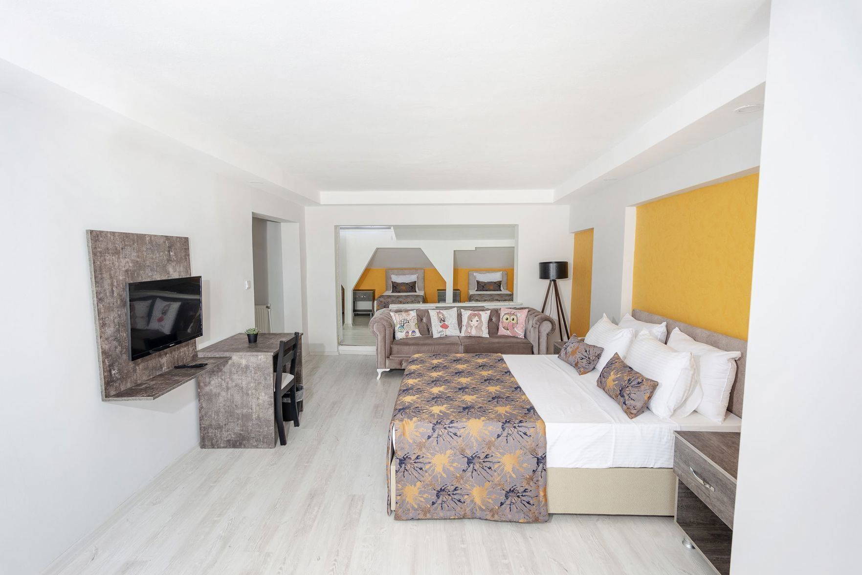 Ropa de cama de alta calidad, minibar y escritorio 