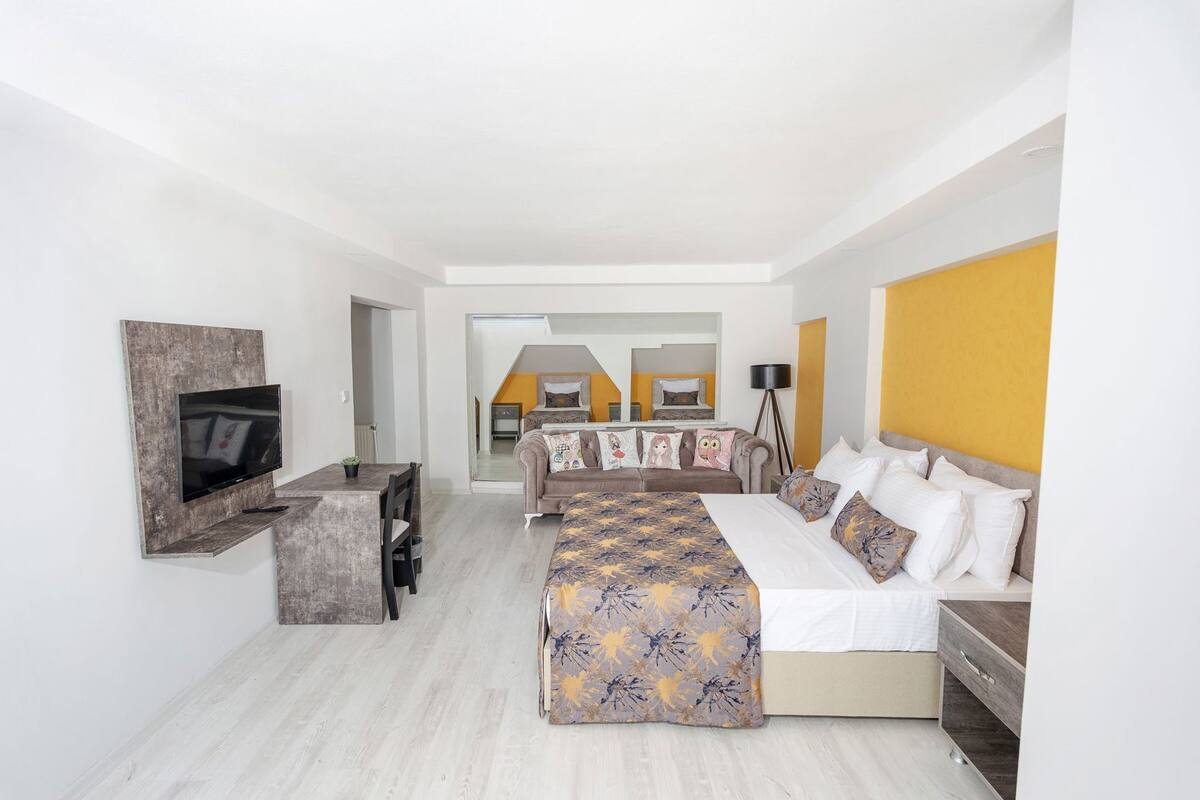 Ropa de cama de alta calidad, minibar y escritorio