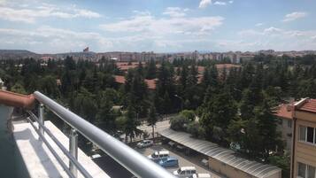 Suite Design | Literie de qualité supérieure, minibar, bureau