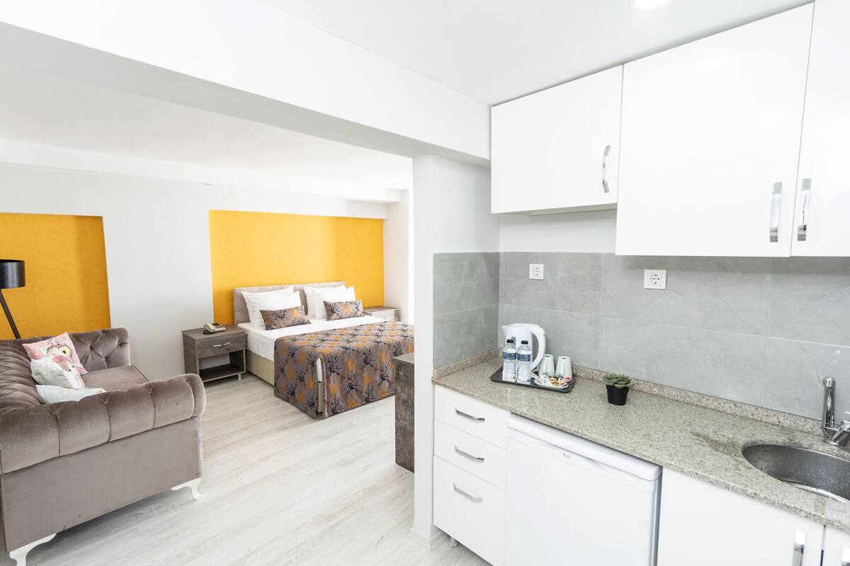 design suite | 1 bedroom, premium bedding, minibar, desk