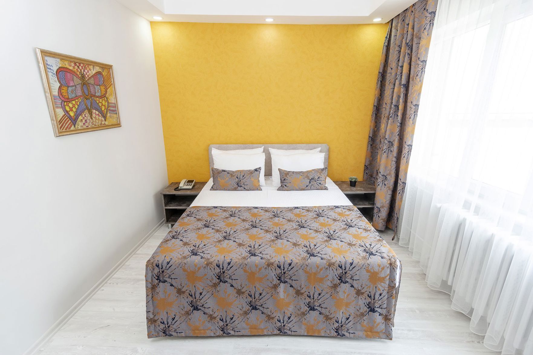 Ropa de cama de alta calidad, minibar y escritorio 