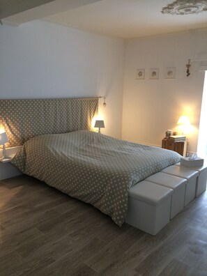 Familienzimmer (1) | Individuell dekoriert, individuell eingerichtet, Bügeleisen/Bügelbrett