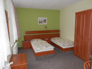 1 bedroom, desk, WiFi, bed sheets - Double room 4 - Holiday apartment u. Room Goldschmidt (Südharz)