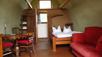 1 bedroom, bed sheets