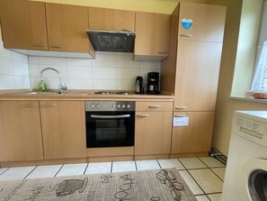 Frigorifero, microonde, forno, macchina per tè/caffè