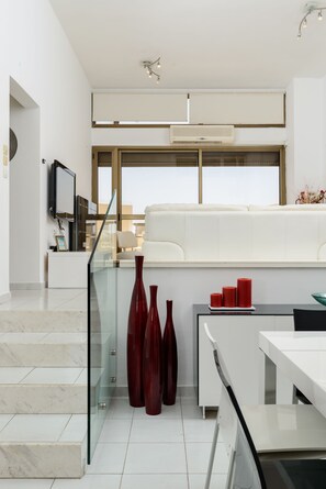 Apartment | Living area | Flat-screen TV, DVD player