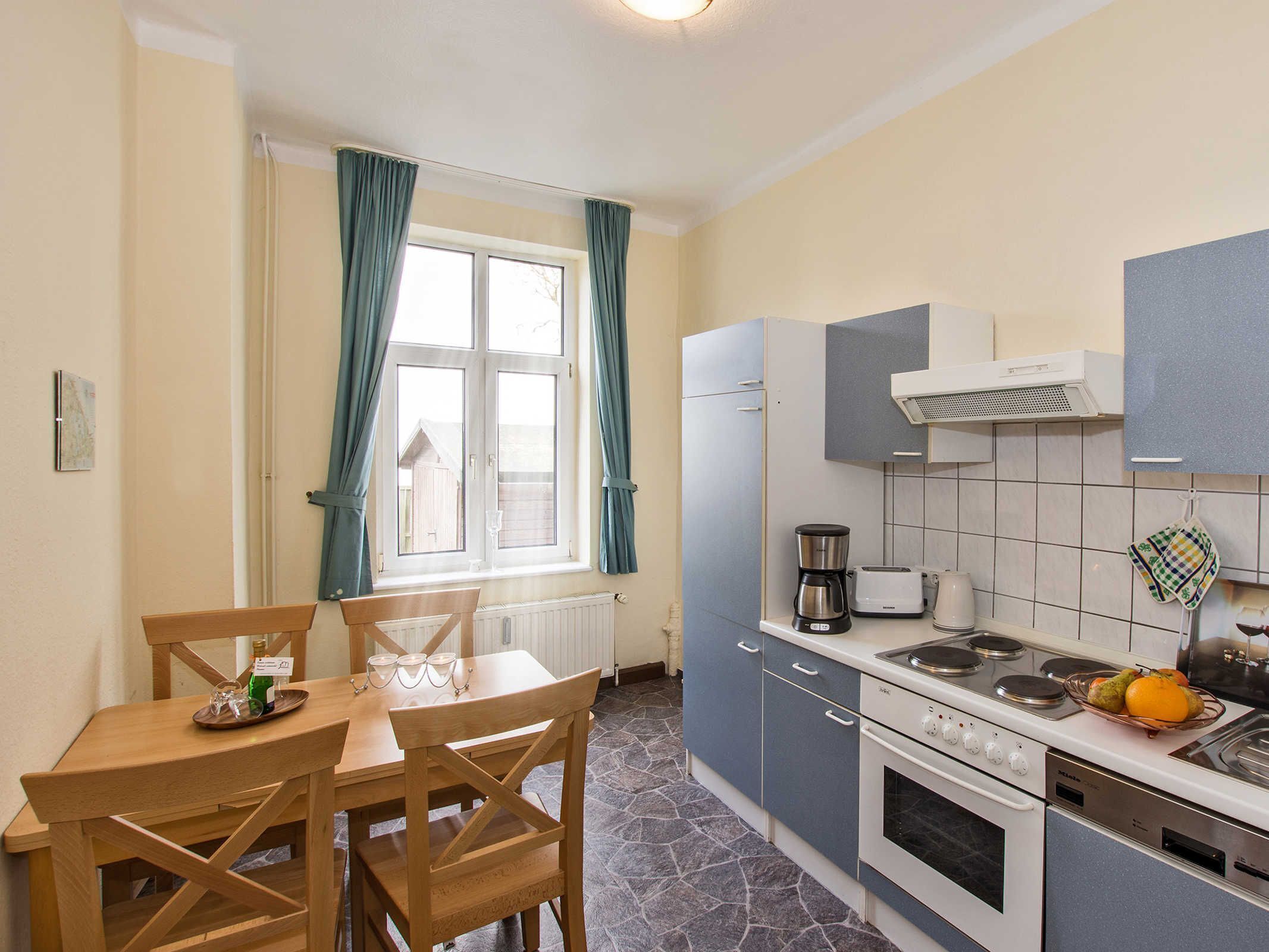 Refrigerador, microondas, horno y lavavajillas 