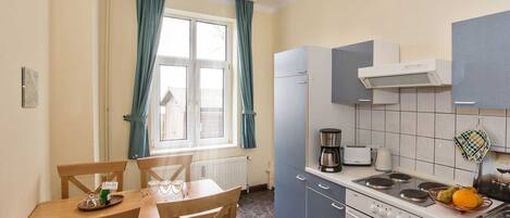 Refrigerador, microondas, horno y lavavajillas